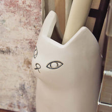 画像をギャラリービューアに読み込む, ちょこんとお座りフォルムがたまらにゃい!猫型傘立て/ホワイト