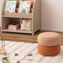 画像をギャラリービューアに読み込む, ブークレ生地がやさしい印象でお部屋のアクセントになるツートーンスツール オレンジのコーディネート
