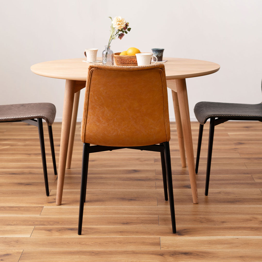 ソフトレザーとステッチがひと味違う高級感のダイニングチェア/CA